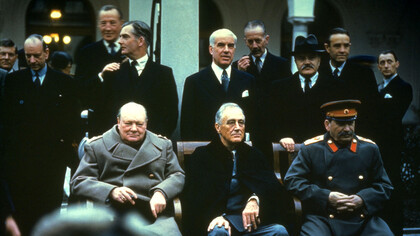 Winston Churchill, Franklin Delano Roosevelt y Iósif Stalin en la Conferencia de Yalta, febrero de 1945