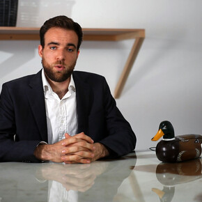 Video still, Video Art Manual, 2011. Courtesy the artist; Nagel Draxler, Berlin; Pilar Corrias, London; and Galleria Raffaella Cortese, Milano.