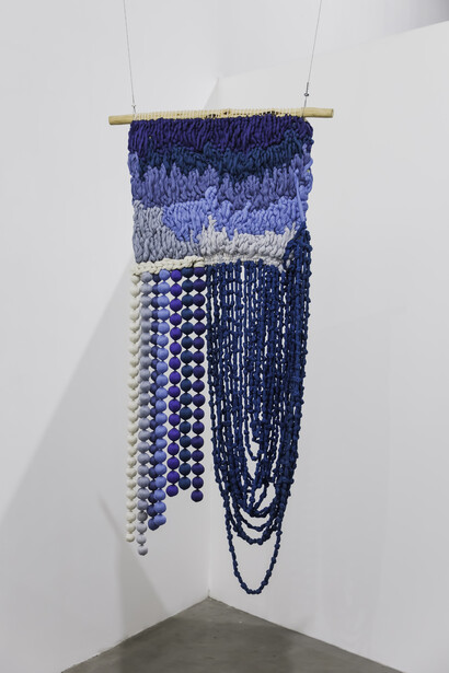 Angélica Serech, Temps entrelacé – deep time, ausstellungsansicht. Mit freundlicher genehmigung des Internationalen Rotkreuz- und Rothalbmondmuseums