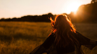 La inteligencia emocional es una herramienta clave para reconocer, comprender y gestionar nuestras emociones, mejorando así nuestra vida personal, social y profesional