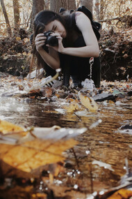 Scatto, arte della fotografia. La fotografia, quando emoziona, quando racconta, quando celebra è arte. Non deve per forza essere famoso ma sì deve essere unico, immortale e irripetibile. Deve cristallizzare un attimo che non tornerà più, che è destinato a rimanere, come ricordo nella mente e come emozione nel cuore