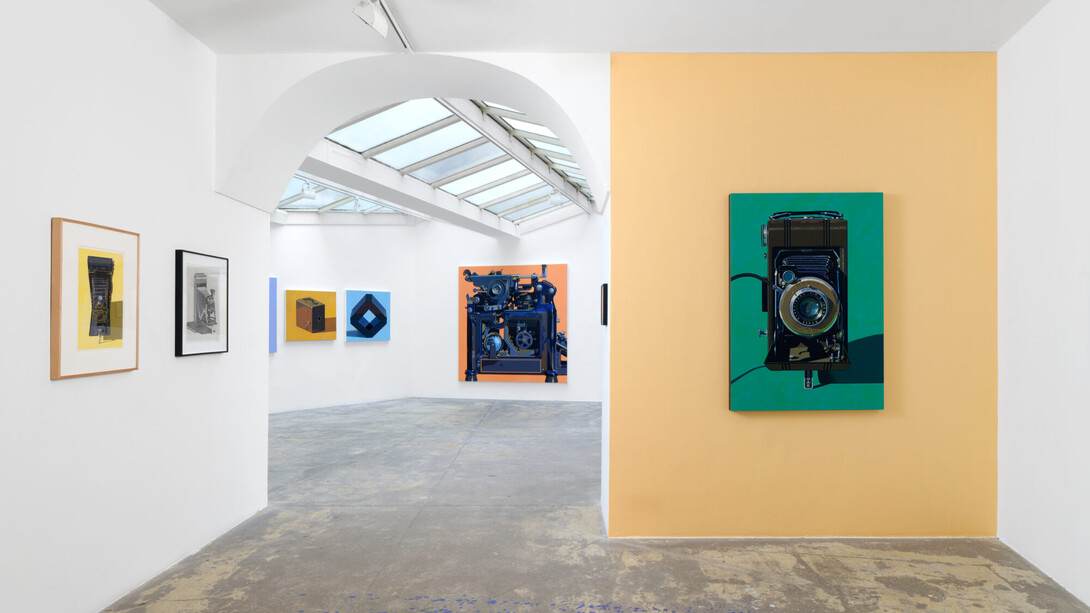 Robert Cottingham, Cameras, typewriters and components, exhibition view. Courtesy of Galerie Vallois