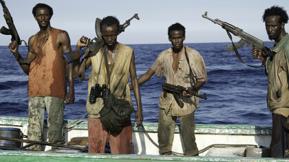 Piratas africanos en una imagen de la película "Capitán Phillips" (2013)