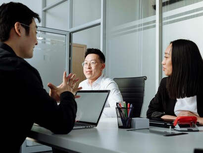 Man pitching idea to his team
