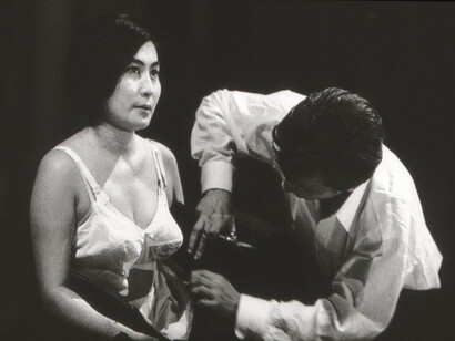 Yoko Ono.John cuts piece 2
