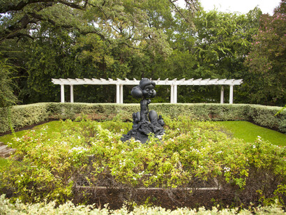 Betty and Edward Marcus, Sculpture Park at Laguna Gloria, exhibition view. Courtesy of The Contemporary Austin