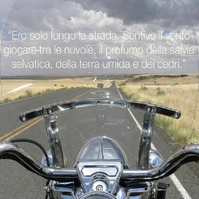 Pierre Servan-Schreiber ha raggiunto gli Hopi in moto, riportando il Kachina nella casa degli avi © Survival International