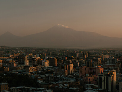 Les objectifs de développement durable de l'ONU. De nombreux discours rejettent toute forme de modernisation et de développement, car les gens rejettent à juste titre les pratiques du passé