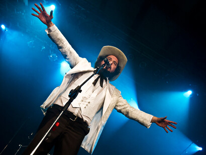 Ivan Elmi, Vinicio Capossela live all'estragon club, Bologna, assieme alla Banda della Posta
