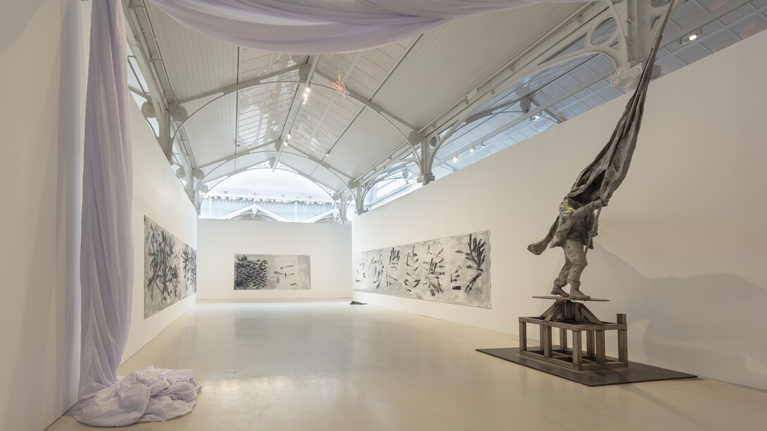 Fernando Sánchez Castillo, La perla peregrina, vista de exhibición. Cortesía del Museo Nacional Centro de Arte Reina Sofía