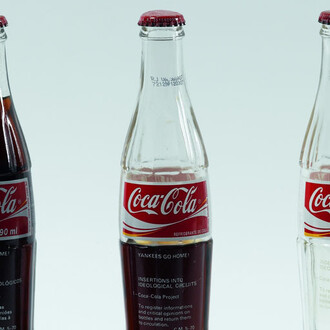 Cildo Meireles, Inserções em circuitos ideológicos: 1-Projeto Coca-Cola, 1970
© The artist, Daros Latinamerica Collection, Zürich, Foto/photo: Axel Schneider