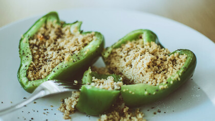 Peperoni con couscous speziato all'interno