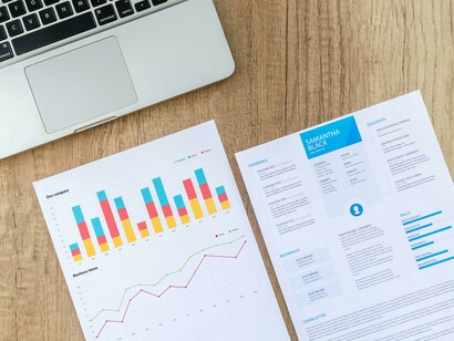 El neuromarketing analiza las respuestas subconscientes de los consumidores ante estímulos, pero debe combinarse con otras estrategias de marketing tradicionales para ser efectivo