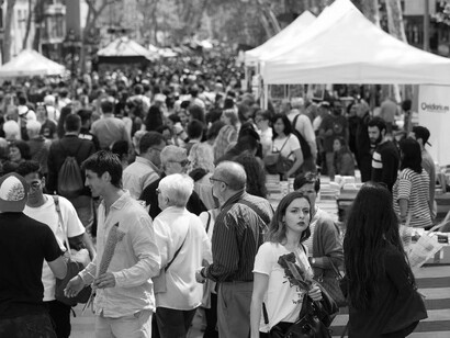 Paradas de libros en la Rambla de Barcelona con motivo de la Diada de Sant Jordi