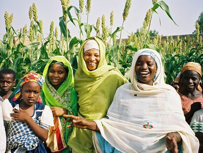 Mujeres y niños nigerianos