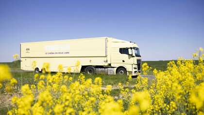 Cinemo est un fournisseur mondial de produits hautement innovants. Il propose des expériences multimédias numériques multi-écrans et multi-passagers pour l'automobile, avec des jeux embarqués et des visioconférences