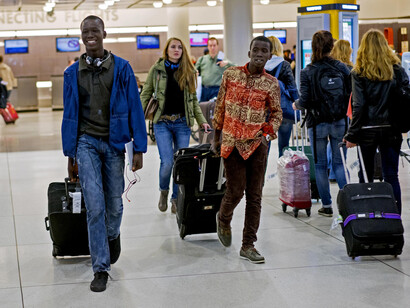 Pasajeros africanos llegando a Europa.