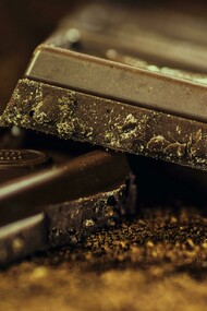 Chocolate não é só sobremesa, é presente, é lanche, é pós treino, é durante a entrega daquele projeto que você já não consegue entender mais porque seus argumentos já estão todos ali, mas você quer investir mais e aí pega um café, quebra um pedaço de chocolate, abre um vinho e novamente traz o chocolate; ele é um companheiro que a gente ama, amazing