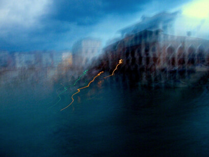 Dancing Souls at Canal Grande. Courtesy of Soho Photo Gallery