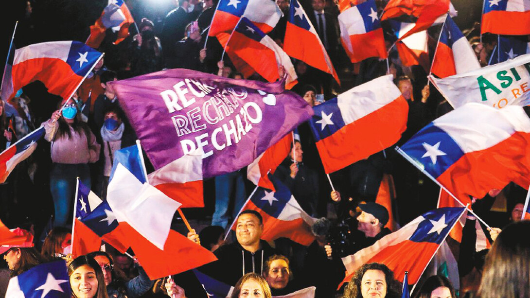 Ciudadanos chilenos se manifiestan en contra del proyecto de Nueva Constitución en Chile