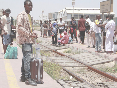 Migrants stranded on Tunisia-Libya border