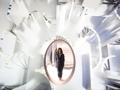 Es Devlin; Laberinto de espejos, 2016, instalación