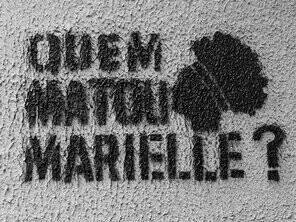 A pergunta está nos muros: "Quem matou Marielle?". No Brasil e na Argentina, por exemplo, setores reacionários costumam queixar-se das paredes pintadas com estêncil com consignas feministas ou periféricas, mas não mostram a mesma indignação quando as pinturas são relacionadas ao futebol