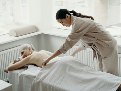 A massage therapist helps a woman enjoy a relaxing day