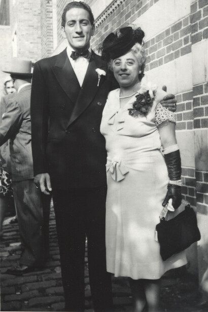 Tony Bennett  & Mom outside 