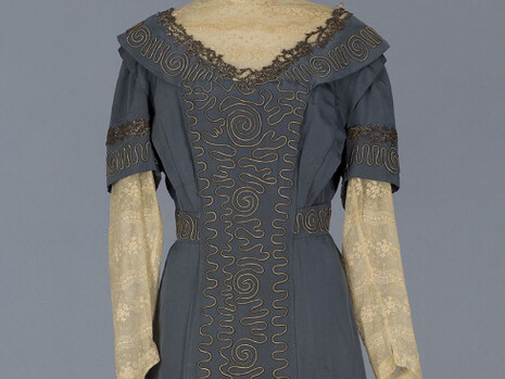 Bibis, cloches et escarpins. Courtesy of Musée de la civilisation