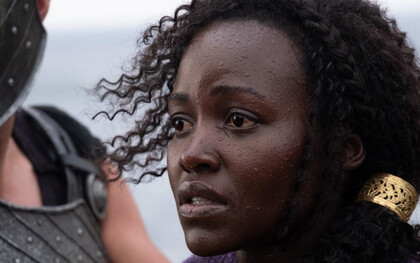 Lupita Nyong'o, nel film "The Odyssey" di Christopher Nolan, ha un duplice ruolo: Elena di Troia e Clitemnestra