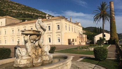La seteria di San Leucio, vicino a Caserta, nacque nel Settecento per volontà di Ferdinando IV di Borbone. In foto la fontana presente sul belvedere, Caserta, Italia