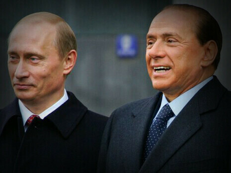 Vladimir Putin, presidente della Russia, accanto a Silvio Berlusconi, ex primo ministro dell'Italia