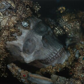 Cindy Wright
Diamond and Pearls, 2014
oil on linen
47 1/4 x 59 inches
120 x 150 cm