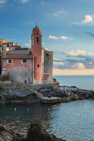 Tellaro, Liguria, Italia. Viaggio a Tellaro: dalla storia millenaria alle spiagge incantevoli, un'esperienza senza pari