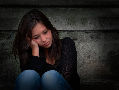 A young girl with memory loss can feel isolated