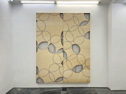 Manu Muniategiandikoetxea, Nao es tu, ez da zu, no es tu, exhibition view. Courtesy of Galería Espacio Mínimo