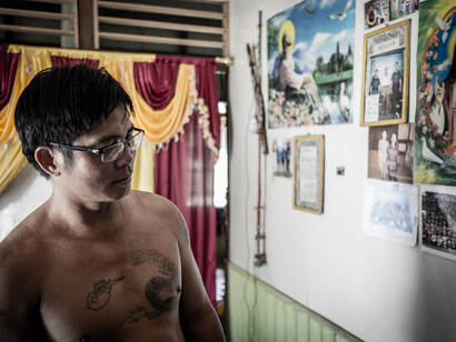 Giovane uomo alla Longhouse Dayak del Kalimantan Timur - Foto di Riccardo Gallino