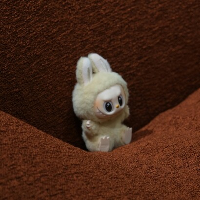 L’incontro con Pop Mart trasforma il coniglietto dai denti aguzzi in un fenomeno globale