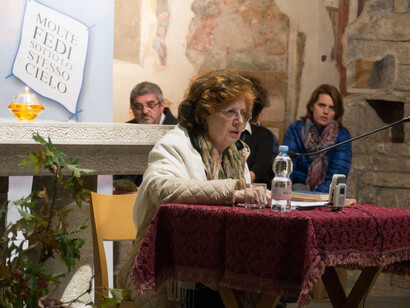Maria Cristina Bartolomei durante una conferenza