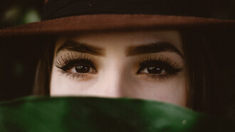 Les Yeux D’Astrid