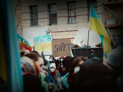 Protesters demonstrate in support of Ukraine 