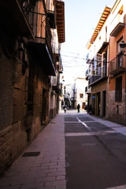 En Calanda, el padre, conoció y se casó con María Portolés Cerezuela, con la que juntos tuvieron siete hijos. Calles de Calanda, Teruel, España