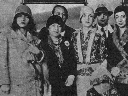 Patrícia Rehder Galvão (Pagu), na Exposição de Tarsila do Amaral no Rio de Janeiro, em 1929, ao lado de Anitta Malfatti, Tarsila do Amaral e outros artistas