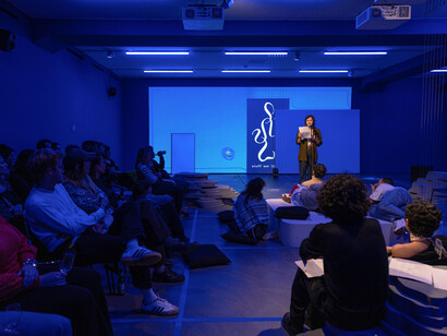 Verschiedene künstler, This is how the light remembers, ausstellungsansicht. Mit freundlicher genehmigung des Migros Museums