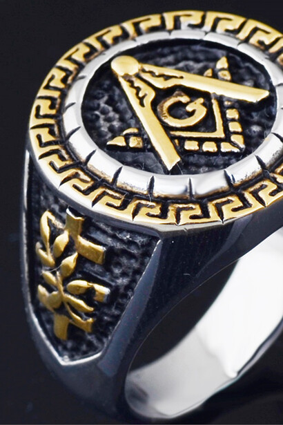 Anillo con los símbolos de la masonería