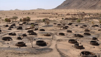 Pueblo de Tukumare en Darfur del Norte, poco después de su destrucción en 2011, Sudan
