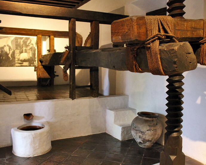 Lagar, bodega y taberna, Exhibition view. Courtesy of Museo Unicaja de Artes y Costumbres Populares