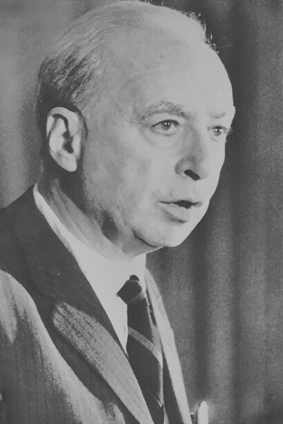  Das nationale Interesse, definiert von klassischen realistischen Autoren von Thukydides bis Hans Morgenthau, zielt auf die Sicherheit des Staates ab. Bild: Hans Morgenthau (1904-1980), Aufnahme um 1965