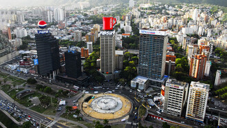 Los años 80 en Venezuela iniciaron con un control de cambio y las primeras grietas del modelo económico